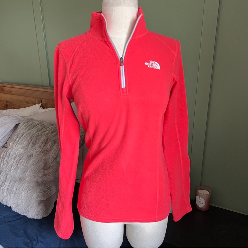 The North Face Women's Bright Pink Fleece Pullover